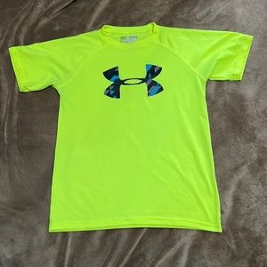 Boys Under Armour Logo Heat Hear Shirt Top Youth Medium YMD Yellow